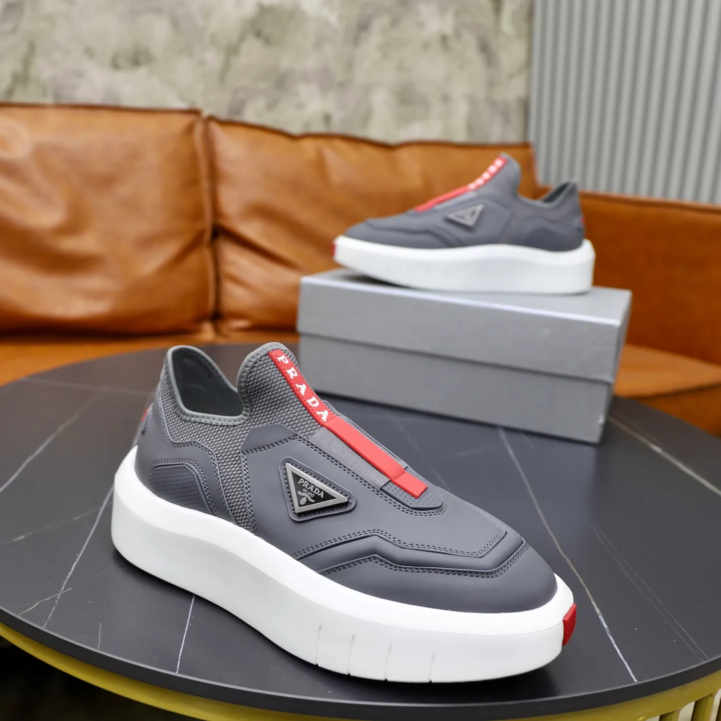 Men's shoes: 620💰🙅‍♂️🙅‍♂️🙅‍♂️ Brand: PRADA Standard code: 38–44 (45 can be customized) Level: Same as the official website Material: Original cowhide fabric Comfortable sheepskin lining Lightweight wear-resistant outsole Style category: Men's fashionable casual shoes and boots Running sneakers Distinguished luxury brand elements Top luxury Color: actual picture color